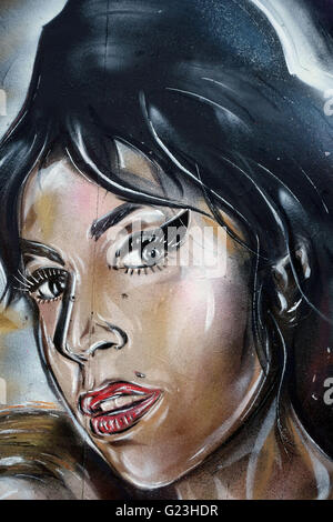 Graffito von Amy Winehouse von Streetart-Künstler Paul "Don" Smith in Hoxton, London - detail Stockfoto