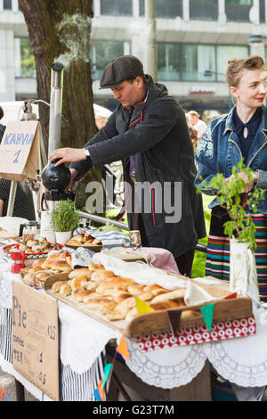 Helsinki, Finnland - 21. Mai 2016: Helsinki Restaurant Tag 2016. Es ist traditionelle Straßenkarneval von Lebensmitteln. Teilnehmer anmelden Stockfoto