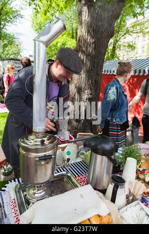 Helsinki, Finnland - 21. Mai 2016: Helsinki Restaurant Tag 2016. Es ist traditionelle Straßenkarneval von Lebensmitteln. Teilnehmer anmelden Stockfoto