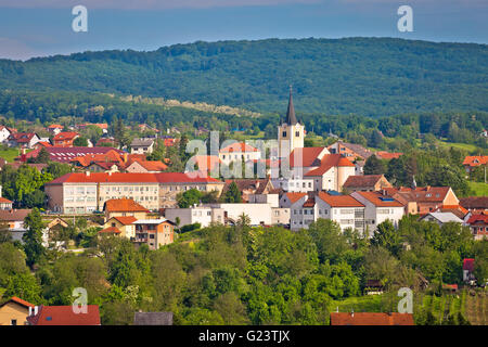 Stadt von Zelina in grüner Natur Ansicht, Prigorje Region in Kroatien Stockfoto