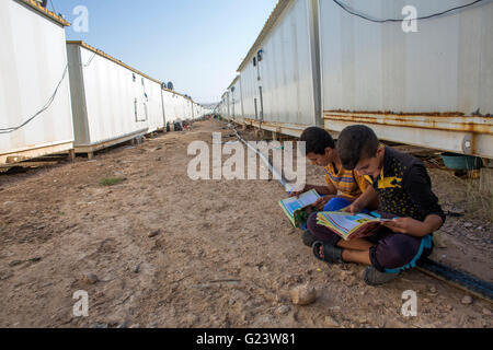 UNICEF-Schule im Flüchtlingslager Khanaqin im Irak, wo 8000 Menschen Zuflucht gefunden haben. Stockfoto