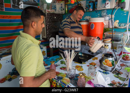 Shop in Answald Flüchtlingslager, Nordirak, wo 8000 irakische Menschen Zuflucht gefunden haben. Stockfoto