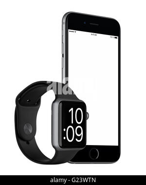 Varna, Bulgarien - 24. Oktober 2015: Leicht gedreht Space Grau Apple iPhone 6 s mit weißer Bildschirm und Space Grau Apple Watch Stockfoto