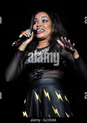 Dionne Bromfield Leben bei den Mädchen Guiding großen Gig in der Wembley Arena, London Stockfoto