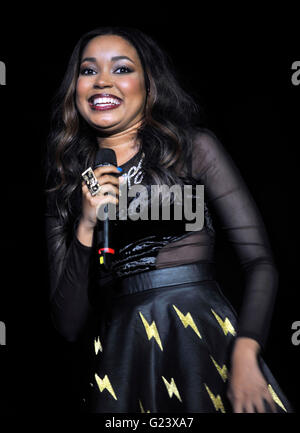 Dionne Bromfield Leben bei den Mädchen Guiding großen Gig in der Wembley Arena, London Stockfoto