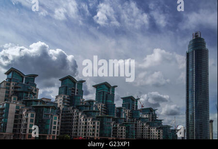 Blick von der Vauxhall Bridge Blick nach Süden in London am Turm Stockfoto