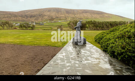 Der Islandman Skulptur draußen der Blasket Centre Dunquin, Dingle, County Kerry, Munster Provinz, Republik von Irland. Stockfoto
