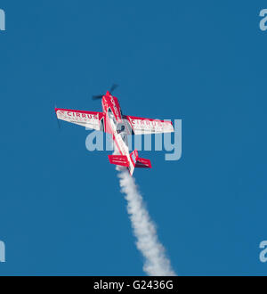 Ein Flugzeug Akrobatik auf der Lowveld Airshow Stockfoto