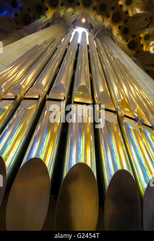 Detail der Kirchenorgel Rohre in der Sagrada Familia, Barcelona, Katalonien, Spanien. Stockfoto