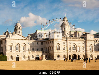 Horseguards Parade mit dem London Eye im Hintergrund, London, England. Stockfoto