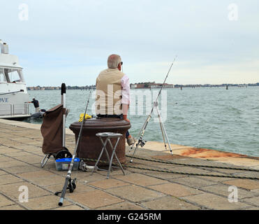 Lokalen venezianischen Angeln im Riva dei Sette Martiri Stockfoto