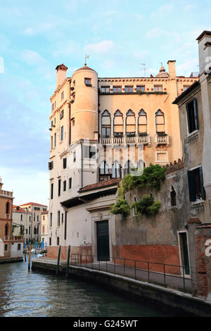 Palazzo Contarini degli Scrigni e Korfu, Rio di San Trovaso, Venedig. Stockfoto