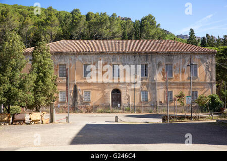 Industriebauten und Maschine der verlassenen Mine von Montevecchio in Sardinien, Arbus, Guspini, Italien Stockfoto