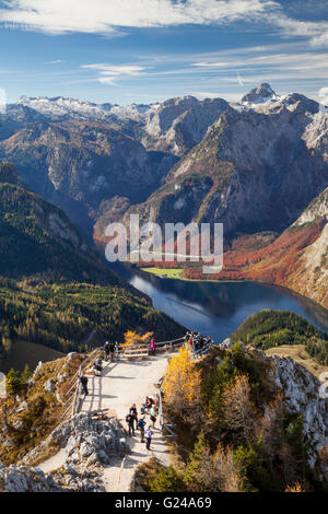 Blick vom Mt Jenner der Aussichtsplattform mit Königssee See und Mt Watzmann, Nationalpark Berchtesgaden Stockfoto