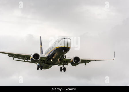 Ryanair Boeing 727 in der Luft landen. Stockfoto