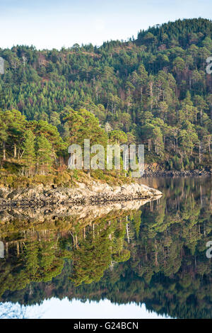 Loch Beinn Mheadhoin Glen Affric Highlands-Schottland-Großbritannien Stockfoto