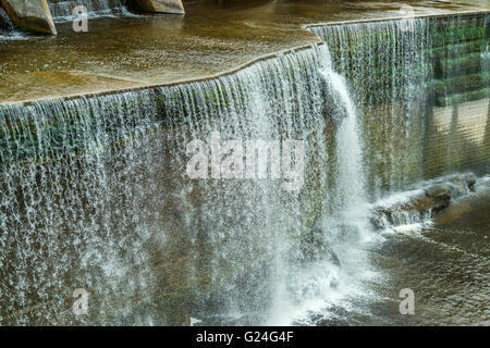 Schuss des Rideau Falls zu schließen, im Frühjahr, Ottawa, Kanada Stockfoto