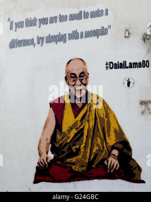 Dalai Lama-Graffito von Panos Antonopoulos außerhalb Tibets Gesellschaft Büros, Kingsland Road, Haggerston, London Stockfoto