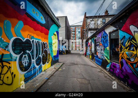 Graffiti in einer Gasse in West Queen West in Toronto, Ontario. Stockfoto