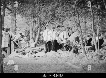 Polmont Schiene Abbruch 1984. Polizei und Sanitäter mit einigen der Leichen. Stockfoto