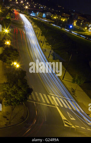 Nacht-Blick auf die Straßen der Stadt Oviedo, Spanien Stockfoto