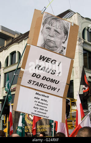 Wroclaw, Polen. 1. Mai 2016. Plakat von Angela Merkel im Bild bei ONR (nationale radikale Camp) Protest in Breslau. Stockfoto