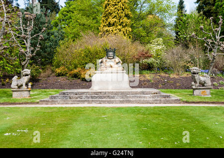 17. Jahrhundert chinesische Statue des Buddha auf dem Gelände des Sandringham House, Norfolk. Stockfoto