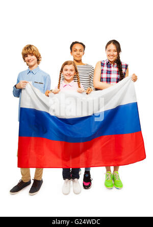 Gruppe von vier glückliche Kinder im Teenageralter mit russischer Flagge Stockfoto