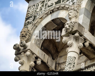 San Michele in Foro mittelalterliche Kirche Detail. Lucca, Toskana, Italien Stockfoto