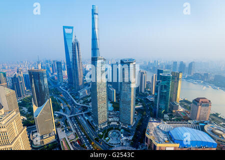 Skyline von Shanghai mit seinen neu errichteten ikonischen Wolkenkratzern. Stockfoto