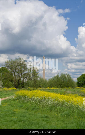 Die National Lift Tower, bekannt als der Northampton-Leuchtturm, ein Begriff von der späten Sir Terry Wogan. Stockfoto