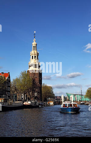 Die Montelbaansturm, historisch ein Teil der alten Stadtmauer, in der Innenstadt von Amsterdam, Niederlande, Europa. Stockfoto