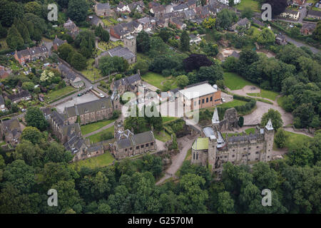Eine Luftaufnahme des Alton Castle in Staffordshire, jetzt als ein Wohn Jugendzentrum genutzt Stockfoto
