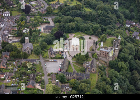 Eine Luftaufnahme des Alton Castle in Staffordshire, jetzt als ein Wohn Jugendzentrum genutzt Stockfoto