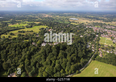 Eine Luftaufnahme des Cheshire Dorf von Alderley Edge Stockfoto