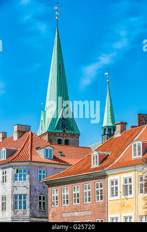 Die Kirche des Heiligen Olaf in der alten Stadt Helsingor in Dänemark. Stockfoto