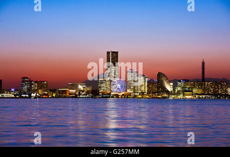 Yokohama in der Abenddämmerung Stockfoto