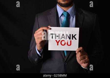 Professional hält ein Dankeschön zu unterzeichnen, in Händen. Stockfoto