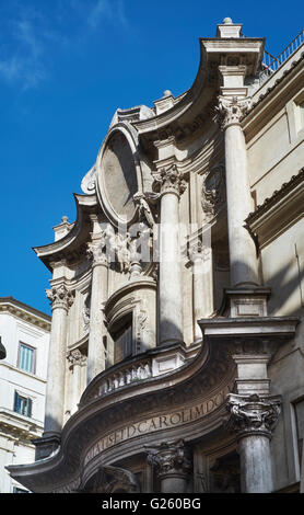 San Carlino, San Carlo Alle Quattro Fontane (1638-41), Rom, Italien. Von Borromini, Obergeschoss der geschwungenen Fassade Stockfoto