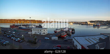 Killybegs Hafen bei Sonnenuntergang an der wilden Atlantikküste Weg County Donegal Irland Stockfoto