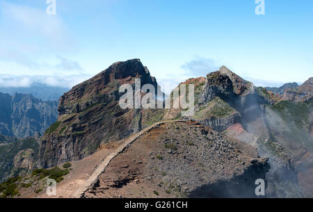 die hohen Berge auf Madeira Insel Pico Arieiro, die oben genannt ist 1818 Metern über dem Meeresspiegel Stockfoto