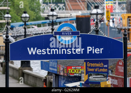 Westminster Pier an der Themse, London England Vereinigtes Königreich UK Stockfoto