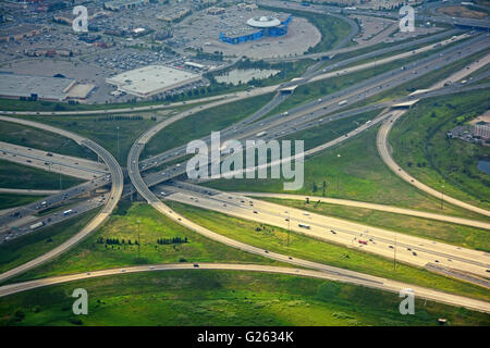 Highway 400 und 407, Antenne, Ontario, Kanada Stockfoto