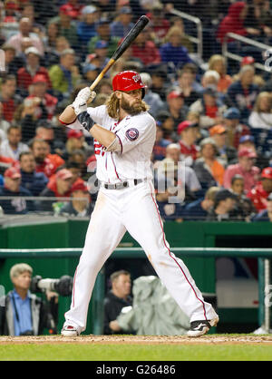 Washington Nationals verließ Fielder Jayson Werth (28) Fledermäuse im fünften Inning gegen die New York Mets im Nationals Park in Washington, DC am Montag, 23. Mai 2016. Die Mets gewannen das Spiel 7: 1. Bildnachweis: Ron Sachs/CNP Stockfoto