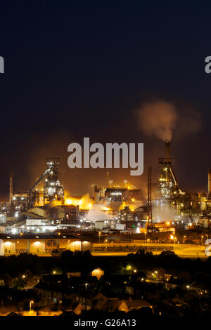 Tata Steel funktioniert, Port Talbot, South Wales, UK. 25. Mai 2016. Nacht-Szene bei Tata Steel funktioniert, Port Talbot letzte Nacht. Eine Auswahlliste der möglichen Käufern für Tata Steel im Vereinigten Königreich wird voraussichtlich heute aufgestellt werden. Walisisch erste Minister Carwyn Jones und britischen Regierung Geschäfts Sekretär Sajid Javid sind für Gespräche mit Tata Steel über den UK-Verkauf von Vermögenswerten, einschließlich der Website im Port Talbot nach Indien gereist. Tata Steel hält seine Vorstandssitzung in Mumbai heute um den Verkauf zu diskutieren. Bildnachweis: Haydn Denman/Alamy Live-Nachrichten Stockfoto