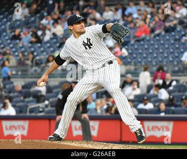 die Bronx, NY, USA. 12. Mai 2016. Nathan Eovaldi (Yankees), 12. Mai 2016 - MLB: Nathan Eovaldi der New York Yankees in der Major League Baseball Spiel im Yankee Stadium in der Bronx, NY, USA. © Hiroaki Yamaguchi/AFLO/Alamy Live-Nachrichten Stockfoto