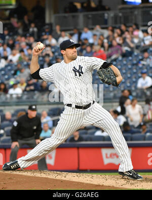 die Bronx, NY, USA. 12. Mai 2016. Nathan Eovaldi (Yankees), 12. Mai 2016 - MLB: Nathan Eovaldi der New York Yankees in der Major League Baseball Spiel im Yankee Stadium in der Bronx, NY, USA. © Hiroaki Yamaguchi/AFLO/Alamy Live-Nachrichten Stockfoto