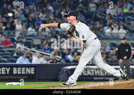 die Bronx, NY, USA. 12. Mai 2016. Kirby Yates (Yankees), 12. Mai 2016 - MLB: Kirby Yates von den New York Yankees in der Major League Baseball Spiel im Yankee Stadium in der Bronx, NY, USA. © Hiroaki Yamaguchi/AFLO/Alamy Live-Nachrichten Stockfoto