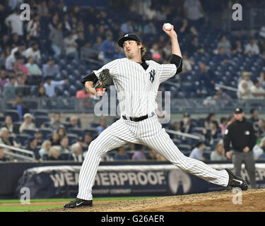 die Bronx, NY, USA. 12. Mai 2016. Andrew Miller (Yankees), 12. Mai 2016 - MLB: Andrew Miller von den New York Yankees in der Major League Baseball Spiel im Yankee Stadium in der Bronx, NY, USA. © Hiroaki Yamaguchi/AFLO/Alamy Live-Nachrichten Stockfoto