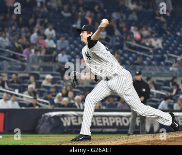 die Bronx, NY, USA. 12. Mai 2016. Andrew Miller (Yankees), 12. Mai 2016 - MLB: Andrew Miller von den New York Yankees in der Major League Baseball Spiel im Yankee Stadium in der Bronx, NY, USA. © Hiroaki Yamaguchi/AFLO/Alamy Live-Nachrichten Stockfoto